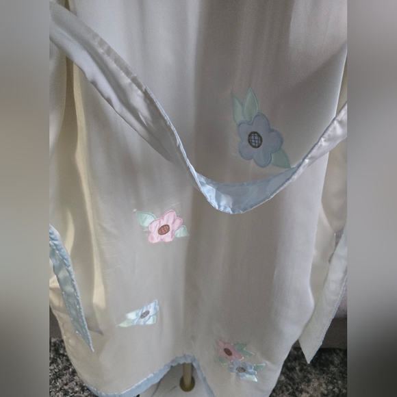 Beautiful Vintage Puff Robe - Picture 14 of 16